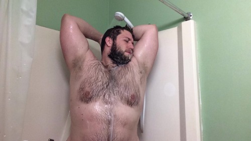 ruffhauzer:  blamglamzap:  Post-gym.  reblogging to correct a misstep. Don’t mind staring at this again.