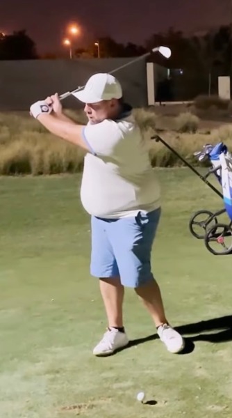 vavavoommmsblog:fatass on the golf course… i think ur gonna need a bigger shirt 😭 