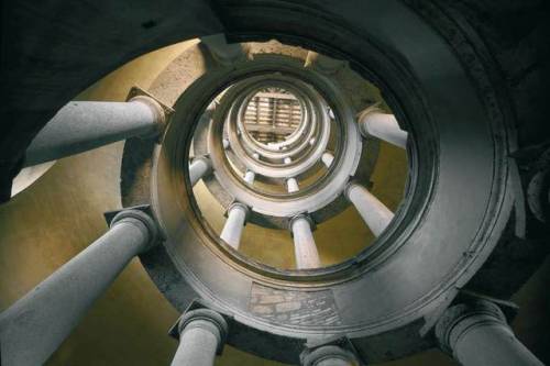 centuriespast:BRAMANTE, DonatoSpiral staircase-PhotoMuseo Pio-Clementino, Vatican