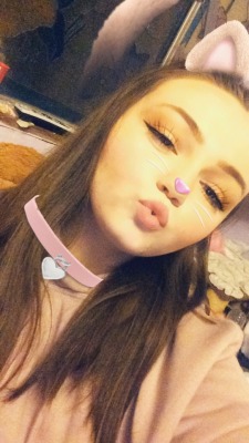 tinybabynymphet:  i’m so cute you don’t know what you’re missing out on