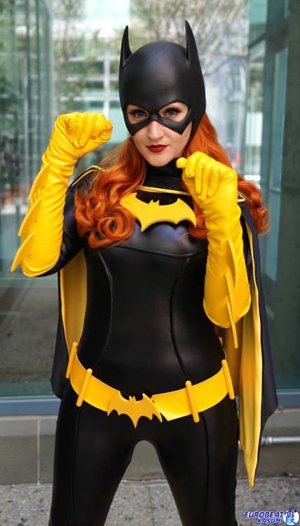 therealdfresh:  cosplayandgeekstuff:    Holly Brooke (USA) as Batgirl.Photo I and III by:  Lucky Monkey Photography  Photo II and IV by:  Eurobeat Kasumi Photography      Cowl by Reevzfx    Pokey Pandas!!!