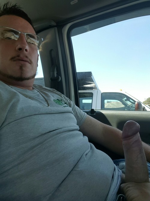 Porn Pics el-fuego01:  Horny in the work truck