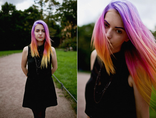 lovelydyedlocks:  Absolutely amazing hair by Hair Fucker (Northen autumn. September.) via Hairbrained.me. Definitely check out the rest of Hair Fucker’s work!  