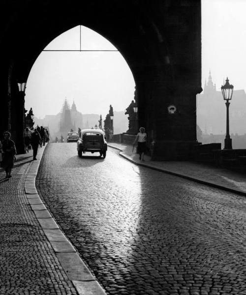 undr:Marie Šechtlová. Charles Bridge, 1960s