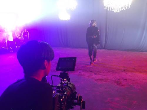 fuckyeah-fx:(161008) @ajol_llama: The director told me to hop on a camera XD Ailee’s new album