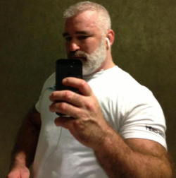 bearwoof06:pacodestroyer:  fhabhotdamncobs:  W♂♂F  Huge and hot daddy   Woof
