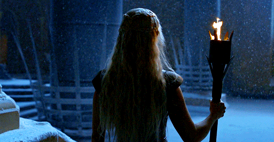 aryaestarks:  Daenerys Targaryen in 2.10 “  Valar Morghulis”