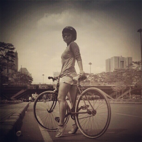 mistybusy:  #old #bike #bikes #jakartaitukeren #fixie #fixedgeargirl #fixiegirl #fixedgear #girl #wo
