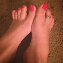 woomico:  #feet #toes #red #toering