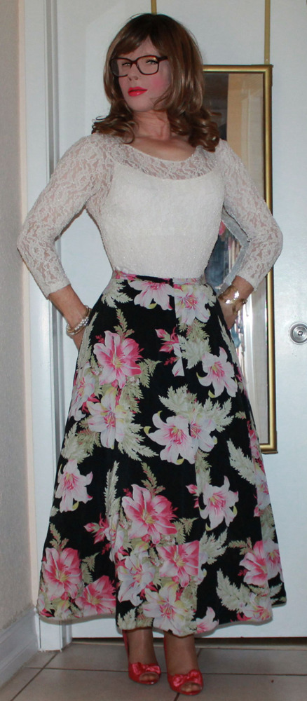 kathyleighcd:  One of my favorite long skirts with a crinoline petticoat.  Do you