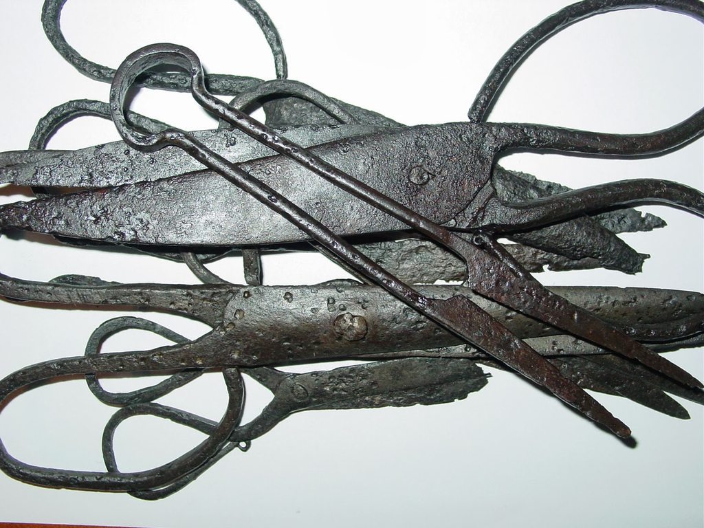 history-museum:  Viking scissors. ca 8-10 century AD. [1600x1200] 