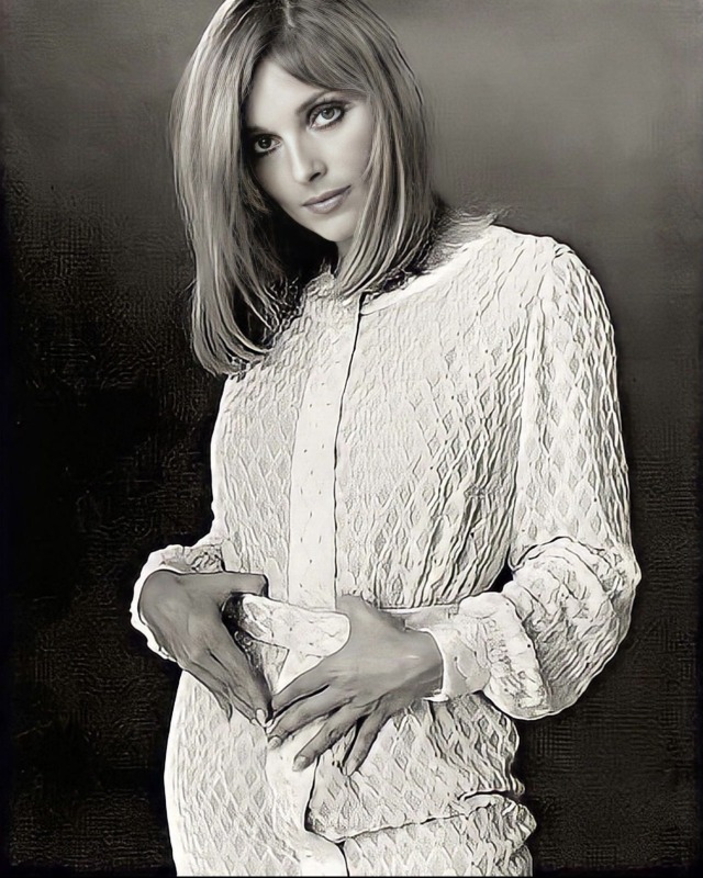 Sharon Tate modeling this beautiful jumper in 1967🌻
Via @polanskisharontate on Instagram🌻