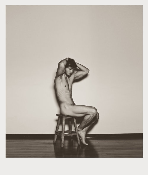 shirtlessboys:  raed by Kiu Meireles