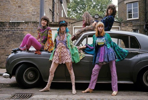 isabelcostasixties:Swinging London 1967. Report of Paris Match magazine on the psychedelic fashion 