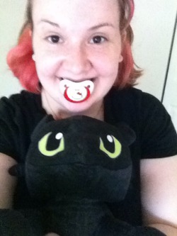 daddyslittleprincesskitty:  bearbears-little-princess:  I HAVE THE BESTEST PAPA EVER!!! Toothless’ wings detach, and he is SO soft!! There’s a hoodie at build-a-bear that fits toothless so he can be vain or another of my stuffies can be toothless!