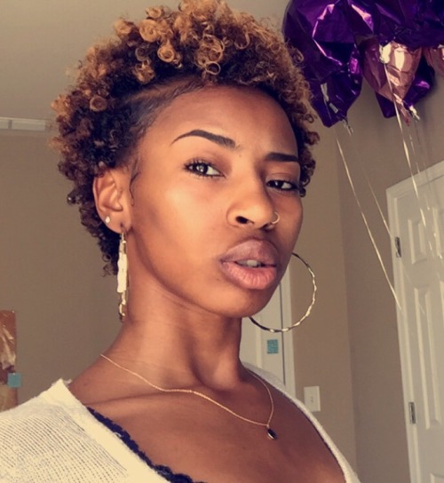 akilahduniani:  Contrary to popular belief , my hair is not a trend