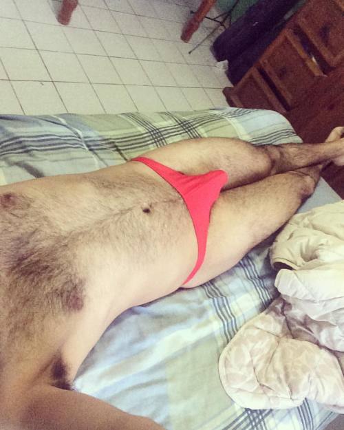 cronicasentanga:  Domingo de … 😈😏 #tanga #thong #meninthong #hombreentanga #tangaman #malethong