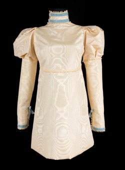 tomfordvelvetorchid-deactivated:Sharon Tates wedding dress