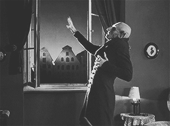 himmelgrau:  me every morning 
