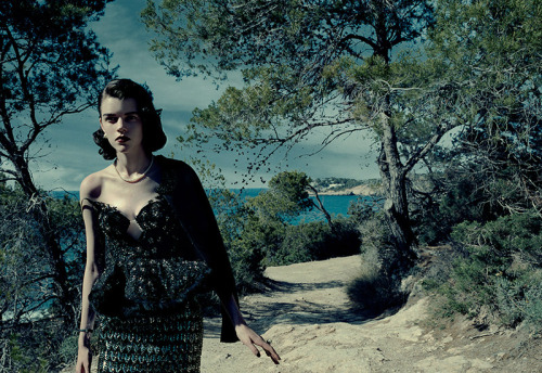 covercampaigneditorial:  German Beauty Antonia Wesseloh az olasz Marie Claire októberi számában Képek: Jacques Olivar Styling: Elisabetta Massari http://www.youtube.com/watch?v=-0m1PYn3qBg
