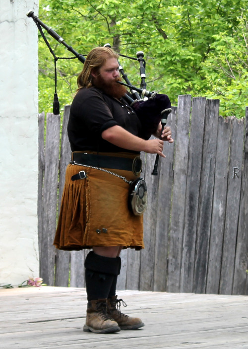 da-baron:Tartanic rocking out at Scarborough Faire 4/20/14