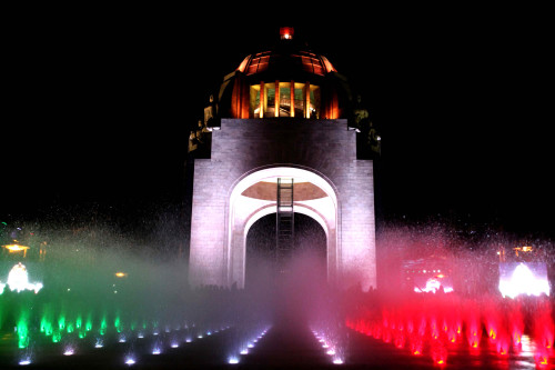 Que tiene Corea que México no. Fuego Líquido en la plaza de Gwanghwamun, Seúl F