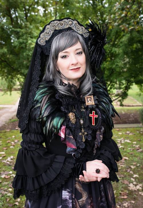 porphyria-ashenden:  Nice shots of my Angel-of-Death coord for our annual Oakland Cemetery Festival.