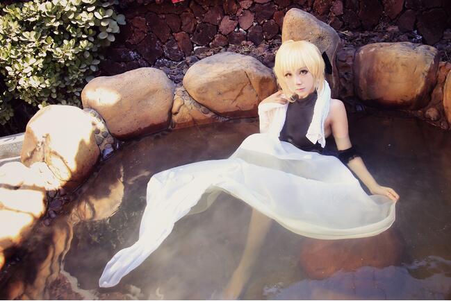 boomjoy:  Fate Stay Night Saber CosplaySource: Fate Stay NightCharacter: SaberCostume