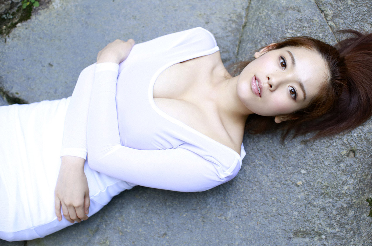 hot-girls-asia:  Miwako Kakei in bikini and cleavage