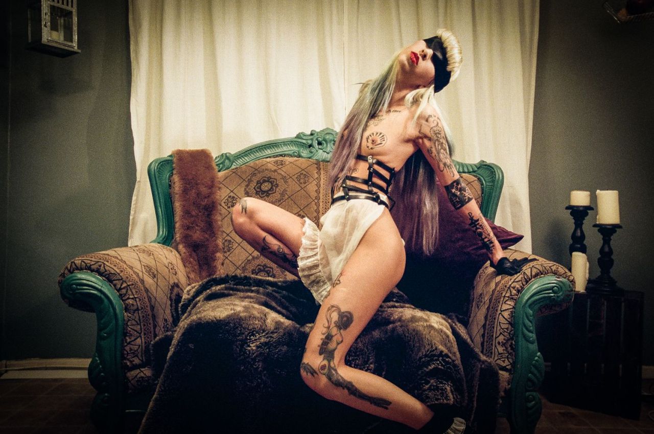katkalashnikov:  Derek Woods Photography. Styling by Julia Sharpe, model is me (Kat