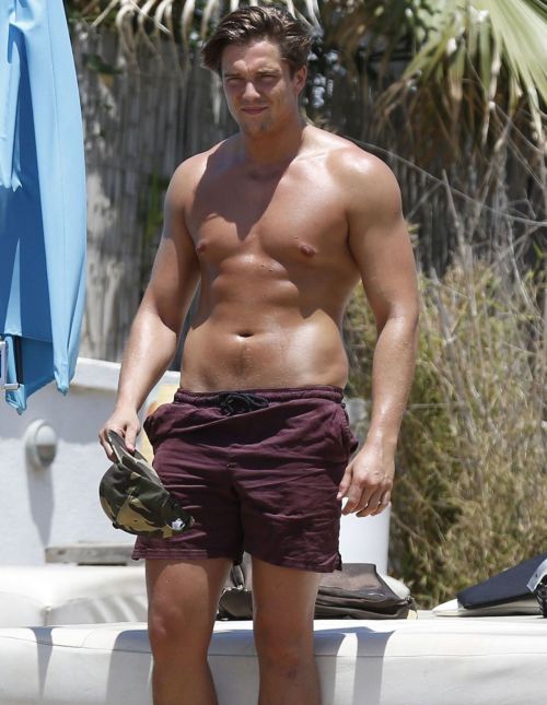 hotcelebs2000:  LEWIS BLOOR 