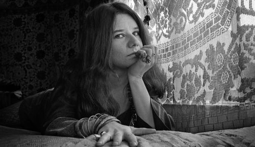 Janis in her Lyon street apartment, 1967, photography by Jim Marshall.