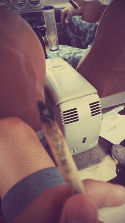 blowmelikekushhh:  Some prefer blunts, others joints, either way I’m getting high.