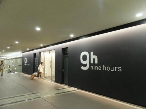 sixpenceee:These are photos of Japanese capsule hotel called Nine Hours. They are located in the Kyo