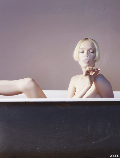 thisisnthappiness:  Her smoke rose up forever