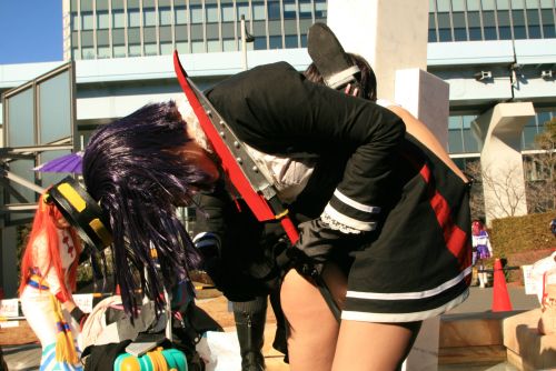 cosplaygirl:  C85冬コミでレイヤーが濃厚なレズディープキスｗｗｗ - みんくちゃんねる