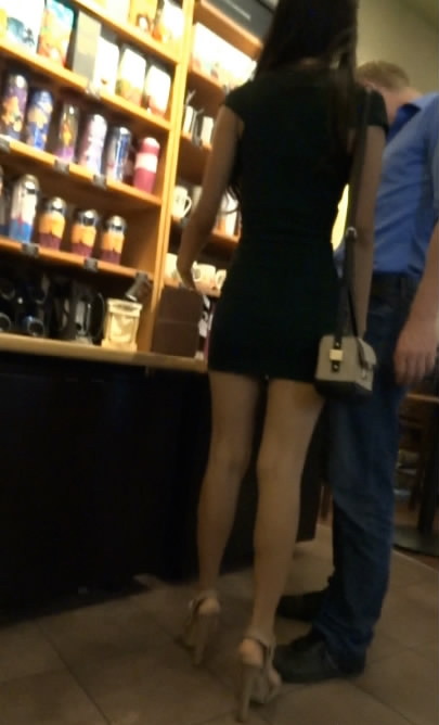 singapurachiobu:  asiavoyeur:  hot girl at starbucks  Dayum, I would love to fuck