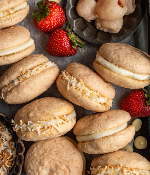 vTasty- Visually Tasty Food Blog Strawberry Kefir Whoopie Pies via Tumblr