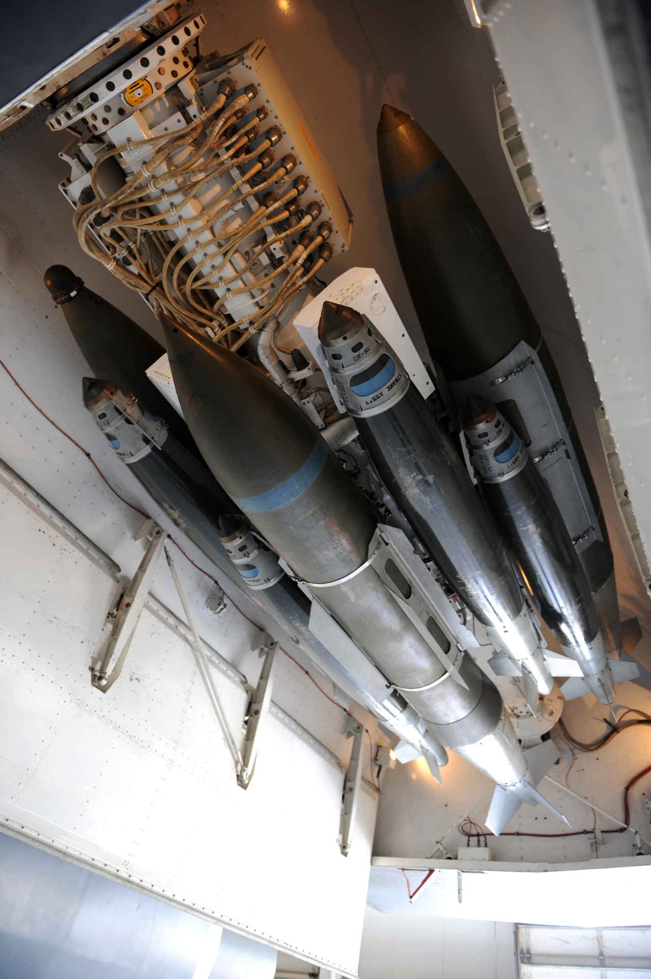 rocketumbl:  B-1B 