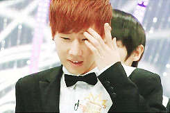 yuu-n:  kim sunggyu’s pretty hands/fingers porn pictures
