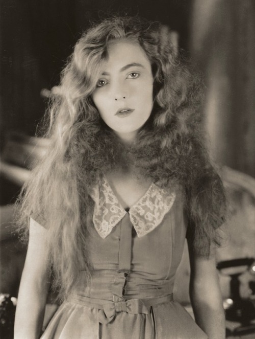 Dorothy Mackaillhttps://painted-face.com/ adult photos