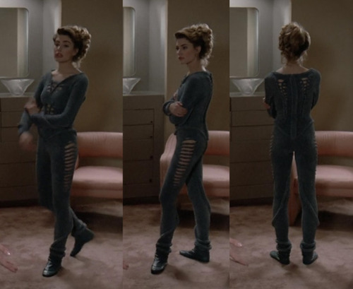 Star Trek has its share of interesting fashion, but wow, somehow i didn’t remember this one. (TNG s02e10 “The Dauphin”) I like this outfit’s design quite a bit. Might be worth drawing an OC wearing it… … …And hmm, this actress