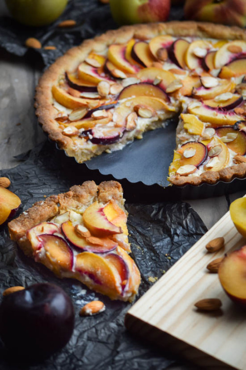 foodffs:  Almond and Stone Fruit TartReally nice recipes. Every hour.