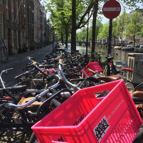 Beautiful colors at Amsterdam and the whether is perfect for a walk #bluesky #beautiful #architectu