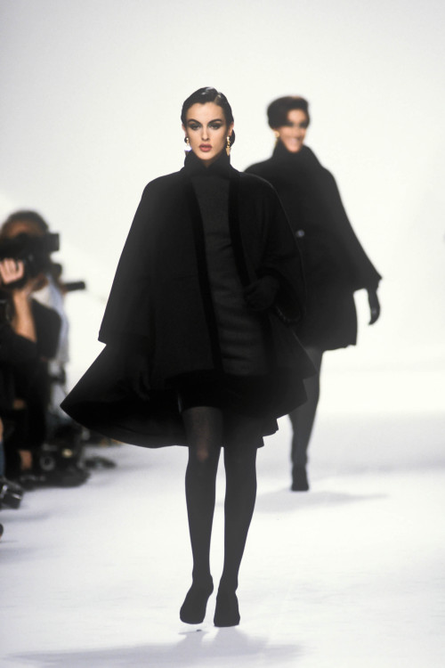 arianavscouturevault:Christian Dior Ready-To-Wear Fall/Winter 1991.Model: Helena Barquilla