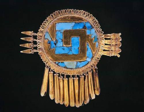 elxicano:  Mexica/Aztec jewelry, sacred objects,, and decor that they used everyday.