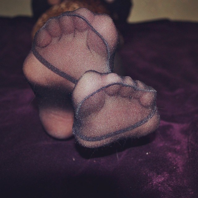 nylonfootlover:lustyffh:#pantyhose #legs #foot #footjob #footfetish #stockings #tights