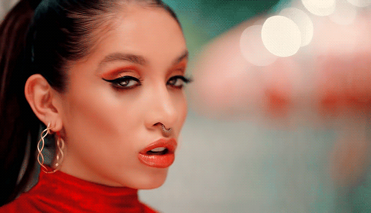 FearlessRiOT  colocaos: MARIA BECERRA, BECKY G  WOW WOW (2021)