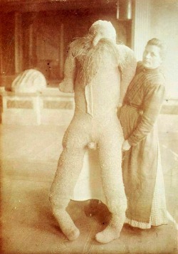 Katharina Detzel Et Son Mannequin De Paille. Katharina Was Put In A Mental Institution