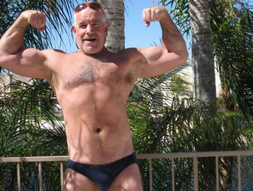 lovematuremen: Check out my archive or the live cams.